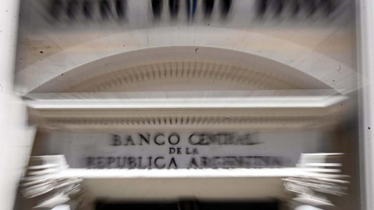 oficializaron-la-decision-de-pagar-deuda-con-letras-del-banco-central