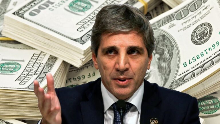 Luis Caputo le pidió a los comerciantes que comiencen a vender en dólares