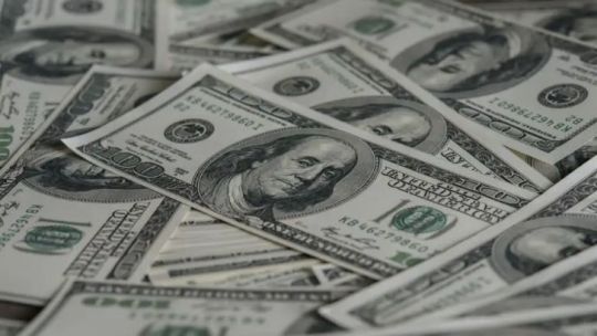 La UIF flexibiliza requisitos para fomentar el uso de los dólares del colchón