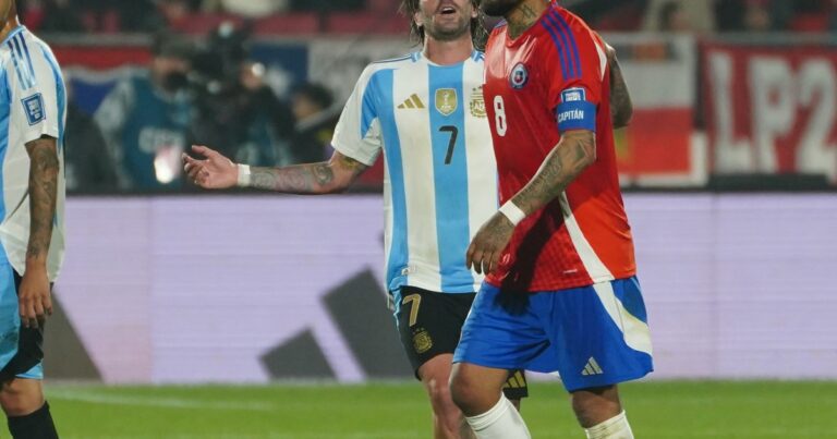 Video: los picantes cruces entre Arturo Vidal y De Paul