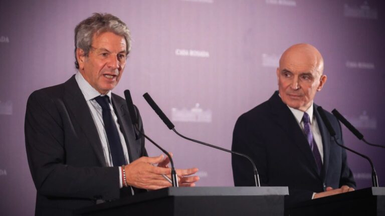 El Gobierno presentó el proyecto de Inocencia Fiscal para impulsar el uso de “dólares del colchón”