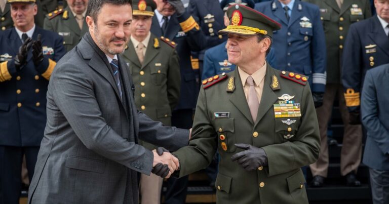 La Justicia suspendió la quita de Ganancias a un militar destinado en el exterior