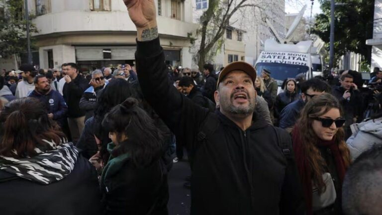 Condena a Cristina Kirchner: continúa la vigilia en su casa de Constitución