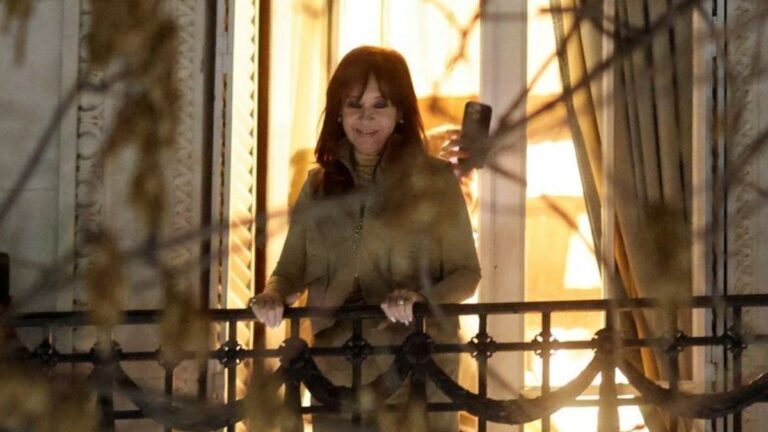 El balcón de Cristina Kirchner eje de debate en los tribunales de Comodoro Py