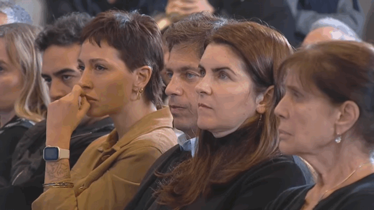 Kicillof hizo a un lado la interna y fue al PJ a respaldar a Cristina