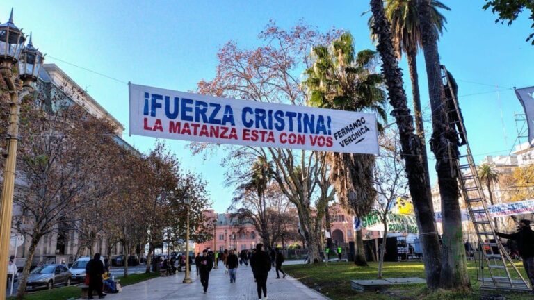 Con Javier Milei en Olivos, el Gobierno sigue de cerca la movilización a Plaza de Mayo