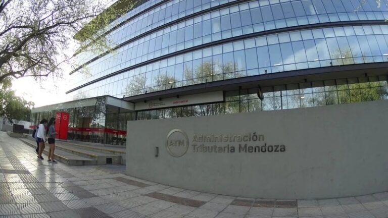 El gobierno de Javier Milei eliminará por decreto el Día del Empleado Público