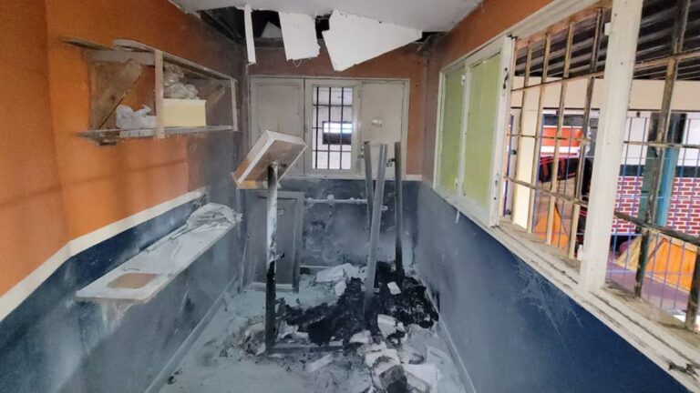 Violento intento de motín en el penal de Florencio Varela: más de 500 disparos y destrozos