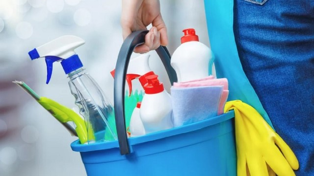 Empleada doméstica: cuánto cobra por hora y mes en agosto, tras el reciente aumento de sueldo