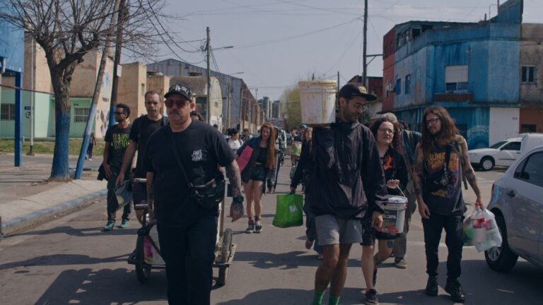 Se estrena “Pintó la Isla” en el Cine Gaumont: el documental sobre un proyecto cultural en la Isla Maciel