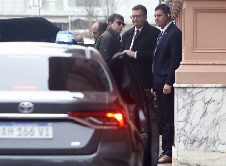 El gabinete de “unidad nacional” que Santiago le propone a Milei para salvar al gobierno