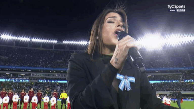 Euge Quevedo: la voz que emocionó con el himno en la despedida de Messi en Argentina
