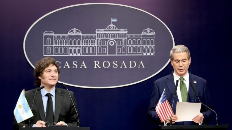 El Tesoro de EEUU demora anuncio formal de auxilio, confiado en “contundente” respaldo de Donald Trump a Javier Milei