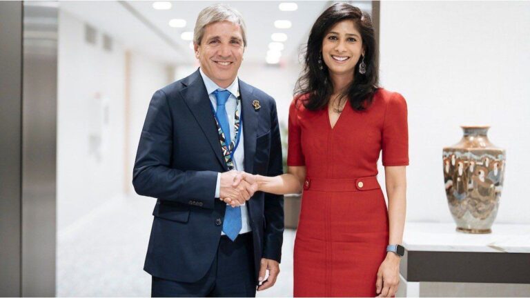 La ex-número dos del FMI alertó que la Argentina necesita flexibilizar el esquema cambiario