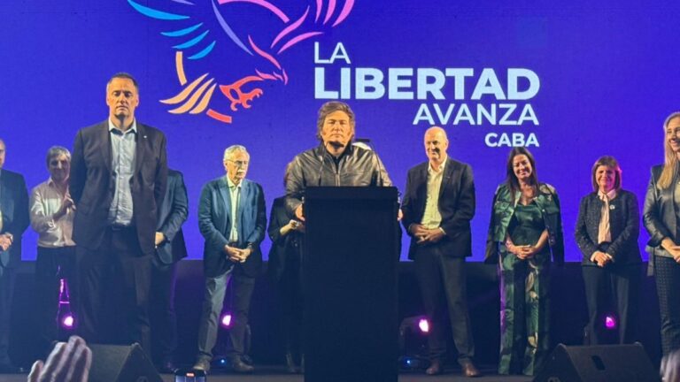 Javier Milei cerró campaña de LLA en Rosario: “Tenemos la posibilidad de cambiarle la cara al Congreso y avanzar con las reformas que Argentinanecesita”