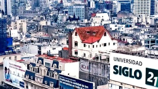 Se vende el histórico “chalet del cielo” frente a Obelisco