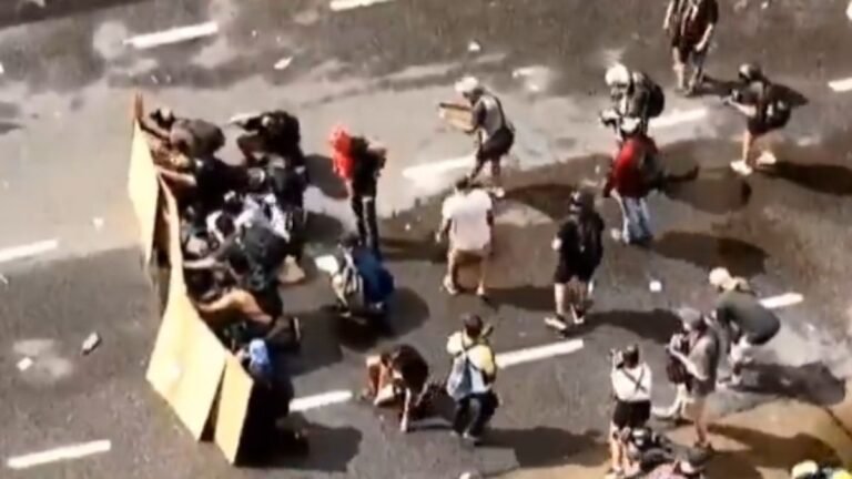 El Gobierno denunciará a los manifestantes que participaron de los incidentes en la marcha: “Son delincuentes”