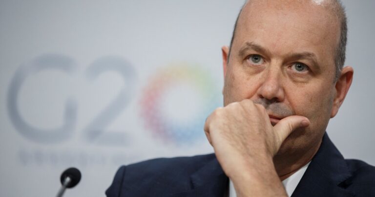 Sturzenegger detalló los cambios en la reforma laboral, cruzó al kirchnerismo y la CGT, y advirtió: “Si te lastimás jugando al fútbol, tu empresa no tiene nada que ver”