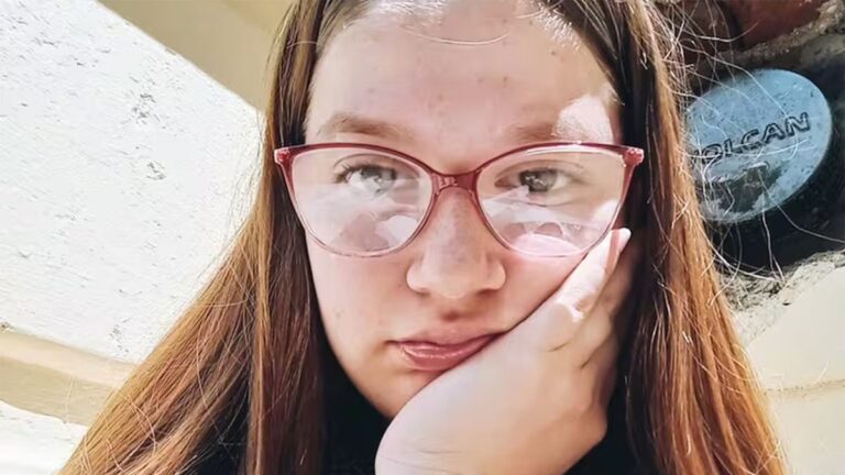 Buscan al conductor de una Chevrolet Meriva que atropelló y mató a una joven en La Plata