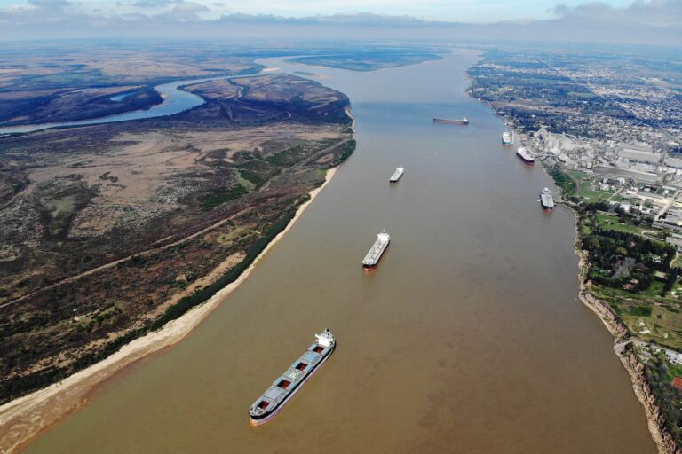 Hidrovía: cierra el plazo para presentar ofertas para la mayor licitación del gobierno de Milei