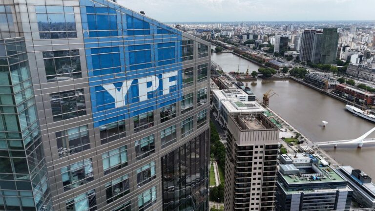 Nuevo revés para Argentina en el juicio por YPF: rechazan frenar el proceso de discovery sobre activos embargables