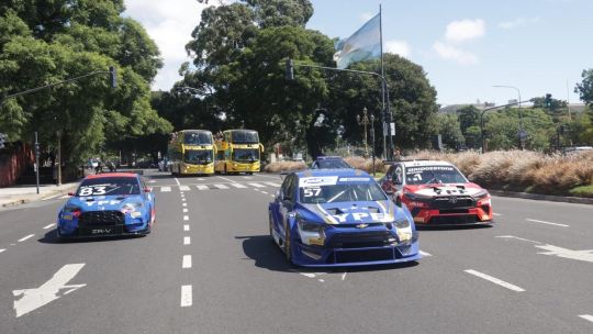 La fiesta del Callejero del TC 2000 llegó al Obelisco y calienta motores para la carrera del domingo