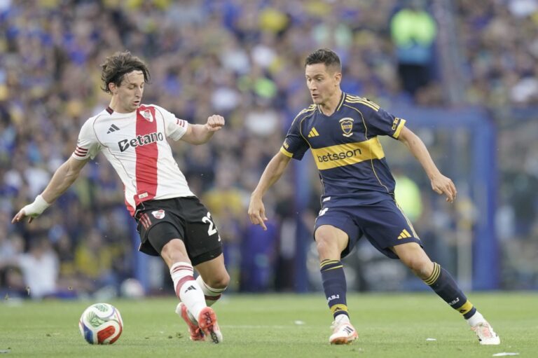 Ander Herrera, jugador de Boca Juniors, durante un partido en La Bombonera.