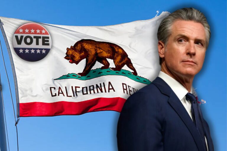 Mapa del estado de California con banderas de los partidos Demócrata y Republicano en contraste.
