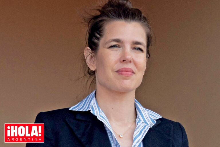 Charlotte Casiraghi asiste al Masters de Montecarlo junto a miembros de la familia Grimaldi.