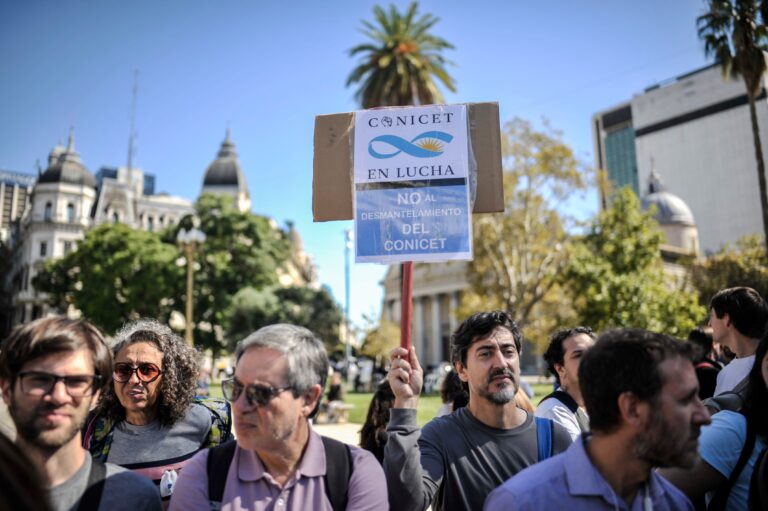 Jorge Aliaga, directivo del Conicet, durante una exposición sobre el presupuesto en ciencia.