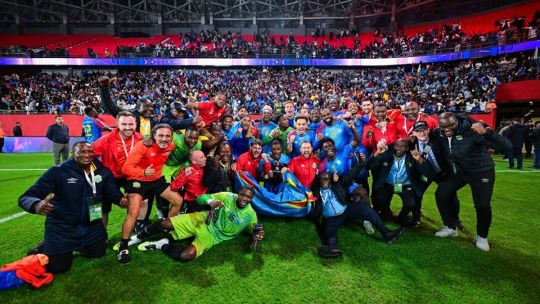 Jugadores de la selección de RD Congo celebrando su clasificación para la Copa del Mundo 2026.