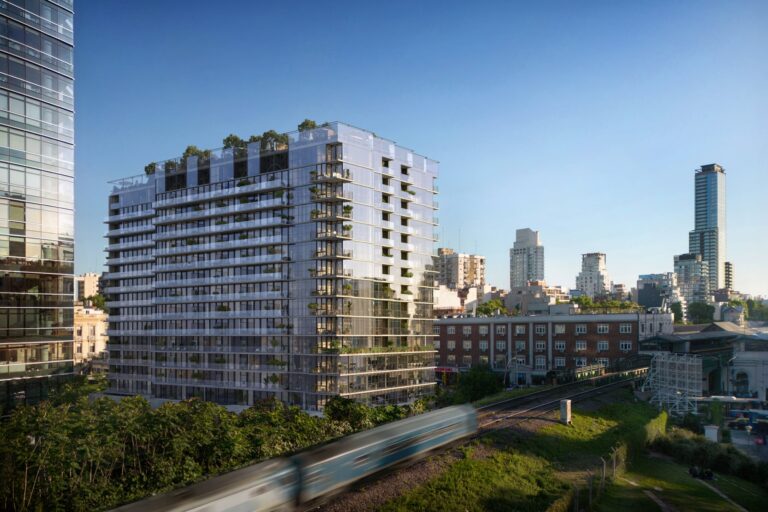 Contraste entre arquitectura moderna y los espacios verdes del Parque Tres de Febrero (Bosques de Palermo) en Buenos Aires.