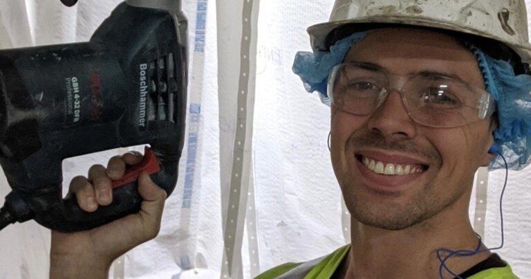 Tomás Carignano, argentino en Australia, muestra su pago por trabajar en feriado