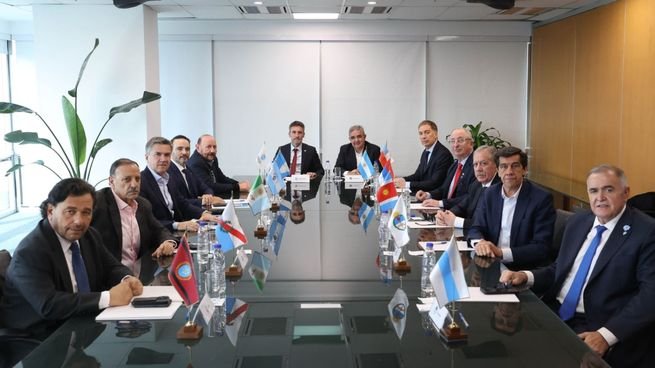 Reunión entre funcionarios nacionales y gobernadores por el Presupuesto 2027 y la reforma electoral