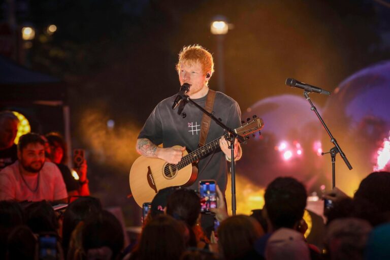 Ed Sheeran durante un concierto de su gira Loop Tour