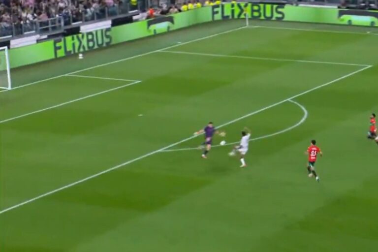 Nicolás González celebrando su gol con la camiseta de Juventus