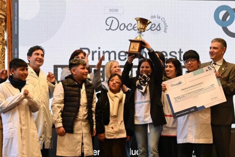 Entrega del premio Docentes de la Ciudad 2026 en el Salón Dorado del Teatro Colón